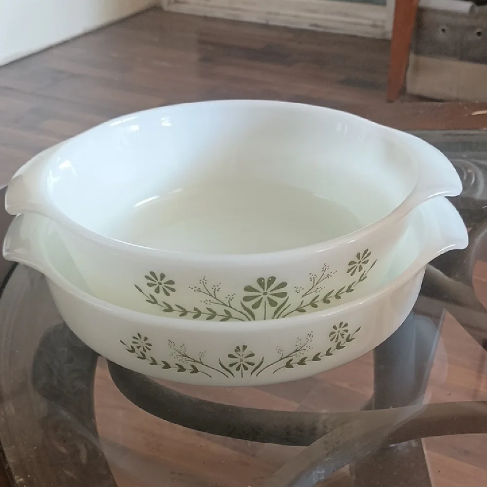 McKee Primrose Dream Set Of 2. Very Nice Milkglass Style. Collectable.